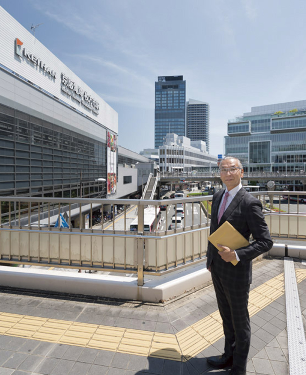 京阪本線「枚方市」駅前